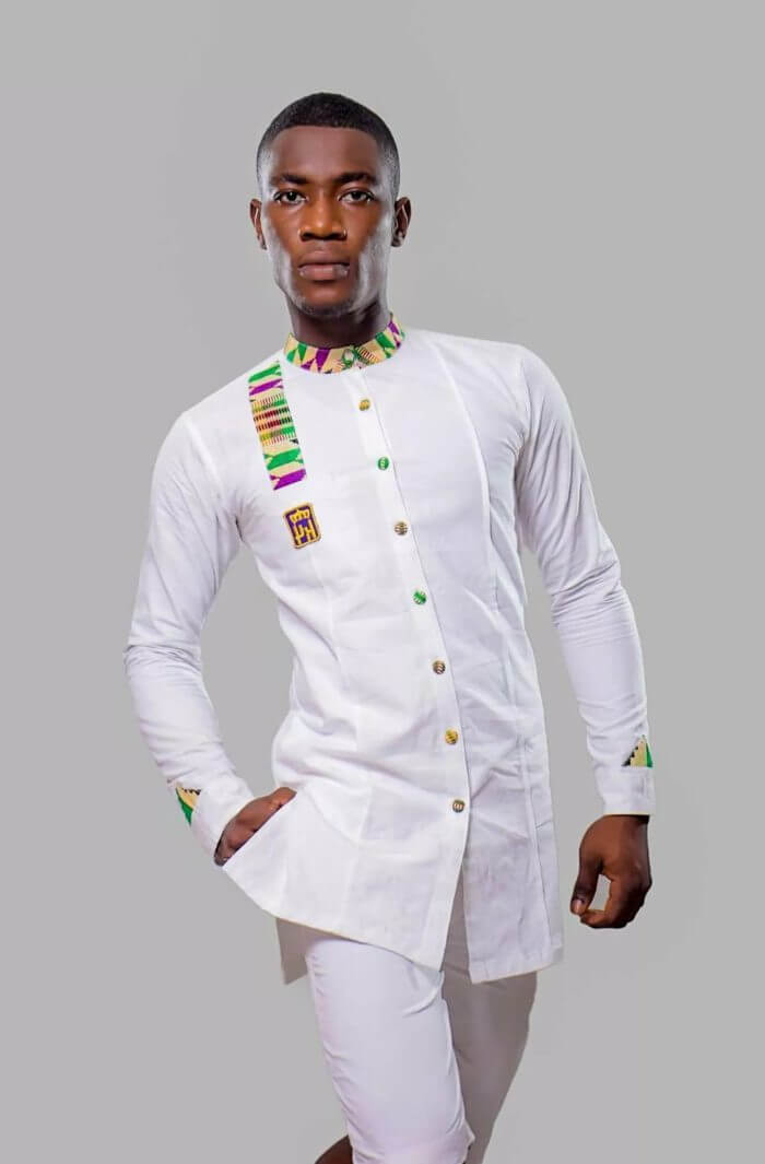 tenue-africaine-pour-homme-moderne-costume-blanc-imprimés-folkloriques-pantalon-slim-et-chemise-tunique