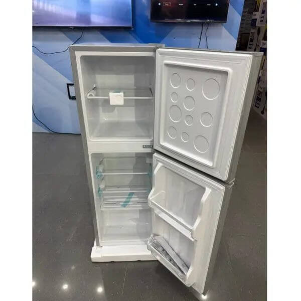 Image de l'intérieur du réfrigérateur Double Battants Oscar 92 litres avec les étagères réglables