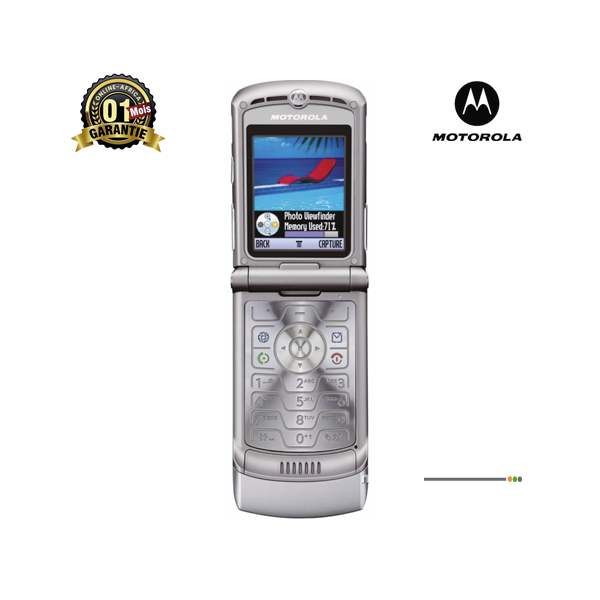 Téléphone Motorola V3 ouvert affichant l'écran couleur