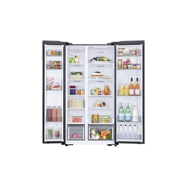 "Intérieur du Samsung RS57DG4000B4GH avec grande capacité de rangement"
