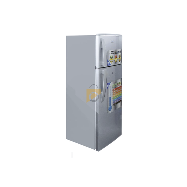 "Réfrigérateur OSCAR Silver 225L OSC-R255S posé dans une cuisine moderne avec porte ouverte sur les compartiments"