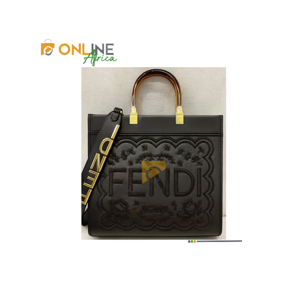 Sac à main Fendi Roma en cuir, vue de face avec sa poignée et le rabat